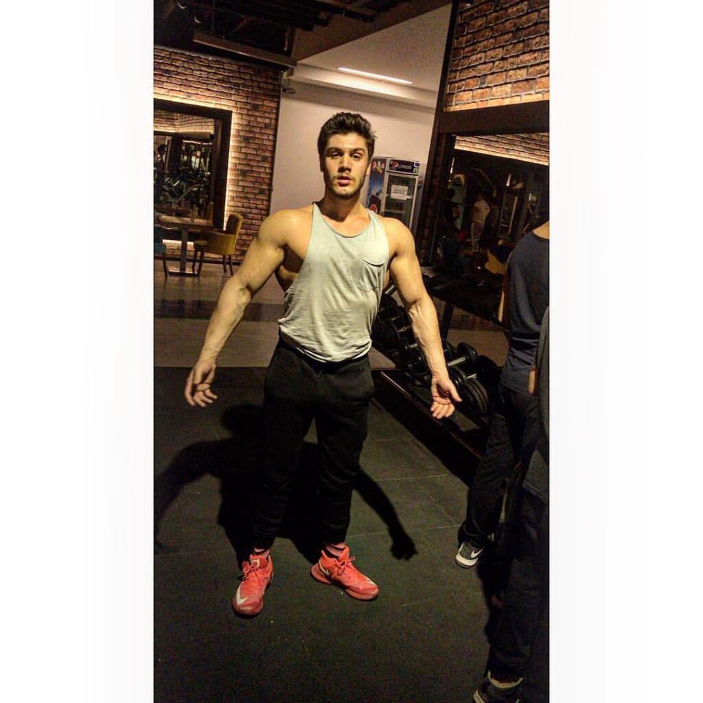 Survivor Burak Yurdugör Kimdir?