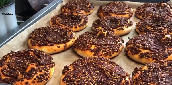 Lezzet Garantili Hatay’ın Meşhur Biberli Ekmek Tarifi 