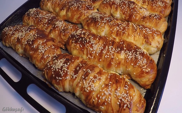 EL AÇMASI PEYNİRLİ BÖREK TARİFİ 