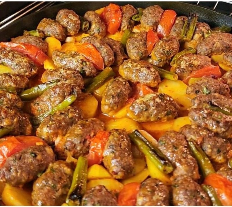 Soslu Köfte Patates Yemeği